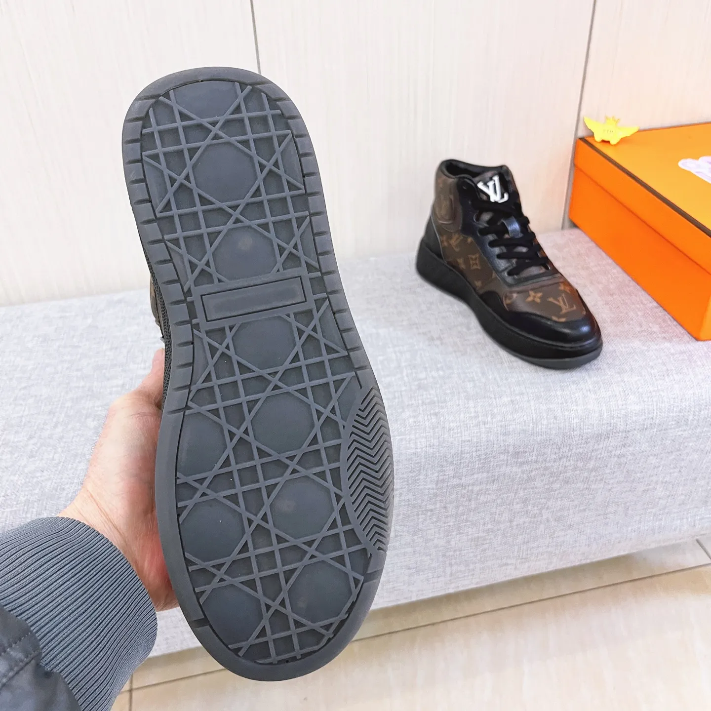 Men's shoes💰 460💰[LV]🔥Louis Vuitton, high-end men's shoes brand, official website 1:1 latest masterpiece: the upper is made of Italian imported first-layer cowhide with a comfortable and breathable lining➕original non-slip and wear-resistant outsole🔥, making walking more convenient and comfortable! An exclusive new model, a stunning work, a beautiful 1:1 replica [color] compared to the official quality! Create a fashionable personality to set off your uniqueness! A must-have for trendy men! Classic🔥Size: 38-44 Color: 🔥 2⃣️colors available🔥